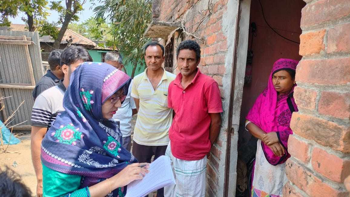 রহনপুরে ভিজিএফের তালিকা যাচাই-বাছাই করছেন ইউএনও