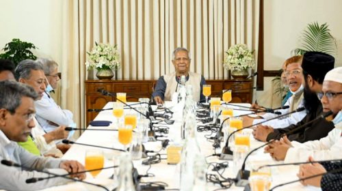 ১৩ রাজনৈতিক দলের সঙ্গে বৈঠকে প্রধান উপদেষ্টা