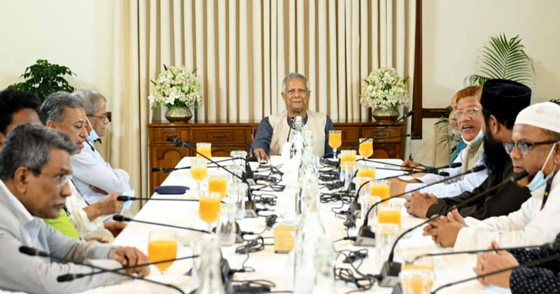 ১৩ রাজনৈতিক দলের সঙ্গে বৈঠকে প্রধান উপদেষ্টা