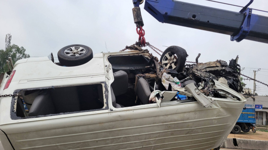 বগুড়ায় মাইক্রোবাসের সিলিন্ডার বিস্ফোরণে প্রাণ গেল ৩ যাত্রীর