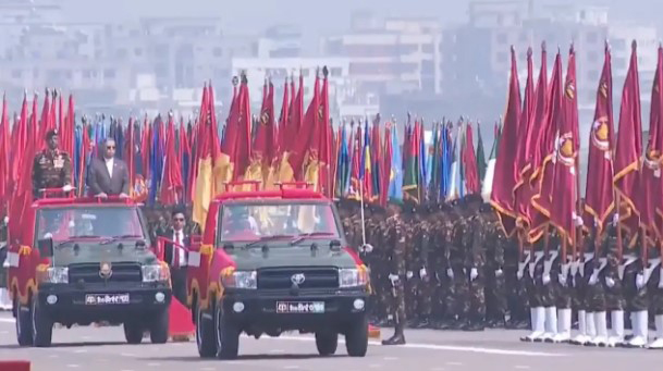 ১৮ বছর পর কুচকাওয়াজের মধ্য দিয়ে স্বাধীনতা দিবস উদযাপন