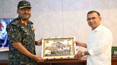 প্রধানমন্ত্রীর সঙ্গে আনসার ও ভিডিপি মহাপরিচালকের সাক্ষাৎ