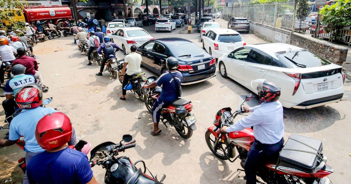 জ্বালানি সংকট, পথে পথে কর্মমুখী মানুষের ভোগান্তি