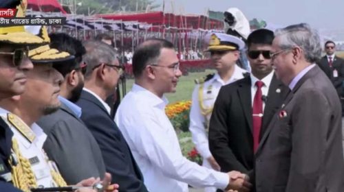 স্বাধীনতা দিবসের বর্ণাঢ্য কুচকাওয়াজে উপস্থিত রাষ্ট্রপতি ও প্রধানমন্ত্রী