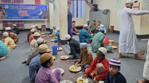 মাদরাসা শিক্ষার্থী ও এতিম শিশুদের নিয়ে মানবিক যাত্রা ফাউন্ডেশনের ইফতার মাহফিল