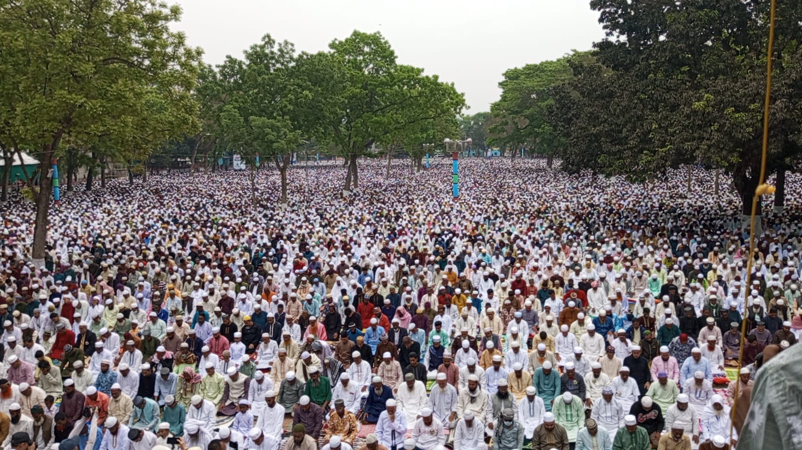 জনসমুদ্রে রূপ নেয় শোলাকিয়া ঈদগাহ, অনুষ্ঠিত ১৯৯তম ঈদ জামাত