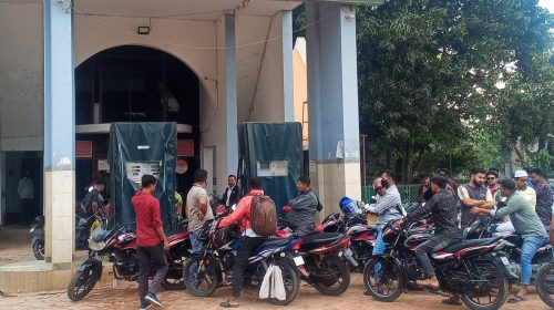 পাবনার বেড়ায় তেল সিন্ডিকেটের মূল হোতা বেড়া পৌর বিএনপির সভাপতি ফজলুর রহমান ফকিরের মালিকানাধীন লিনজা ফিলিং স্টেশন