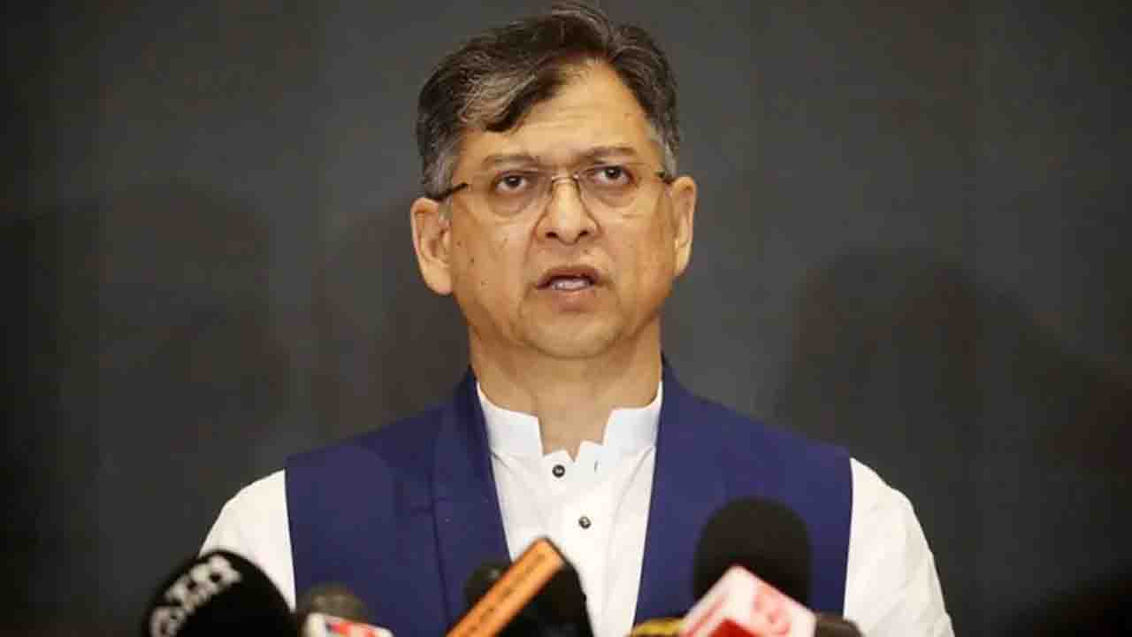 সংবিধান সংস্কার ইস্যু উঠতে পারে সংসদের ফ্লোরে: স্বরাষ্ট্রমন্ত্রী