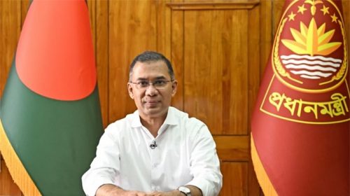 ছুটি সত্ত্বেও সচিবালয়ে ব্যস্ত সময় কাটাচ্ছেন প্রধানমন্ত্রী