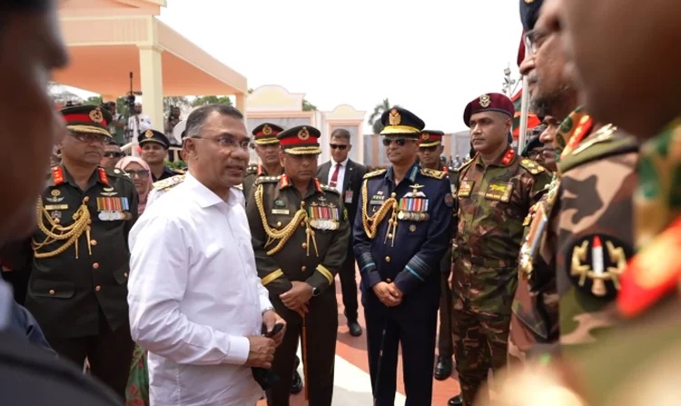 সশস্ত্র বাহিনীর সদস্যদের শুভেচ্ছা জানালেন প্রধানমন্ত্রী