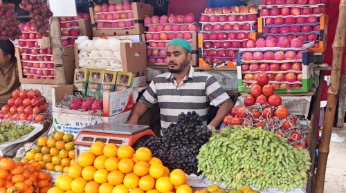 টঙ্গীবাড়ীতে পরিকল্পিতভাবে ফল ব্যবসায়ী কে নারী দিয়ে ফাঁসানোর অভিযোগ
