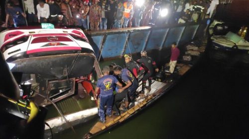 নিহতদের পরিবারকে ১ কোটি টাকা ক্ষতিপূরণ দিতে সরকারকে লিগ্যাল নোটিশ