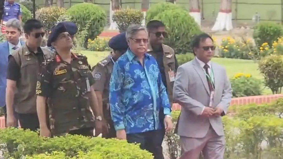 চার দিনের সরকারি সফরে পাবনায় পৌঁছেছেন রাষ্ট্রপতি