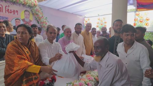 টঙ্গীবাড়ীতে খালেদা জিয়ার রুহের মাগফেরাত কামনায় দোয়া ও দুস্থদের মাঝে ঈদ সামগ্রী বিতরণ