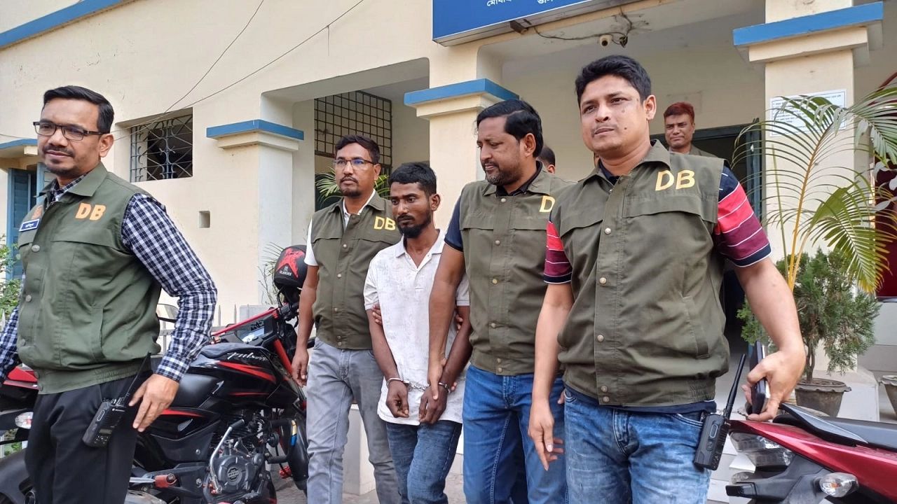 যেভাবে হত্যা করা হয় পাবনার দাদি-নাতনিকে, লোমহর্ষক বর্ননা