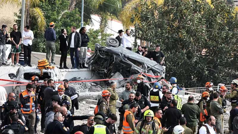 ইরানি ক্ষেপণাস্ত্র হামলায় ইসরায়েলে অন্তত ৮ জন নিহত