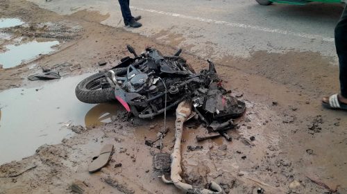 বাহুবলে মোটরসাইকেল-তেলের লড়ির মুখোমুখি সংঘর্ষে আরোহীর মৃত্যু