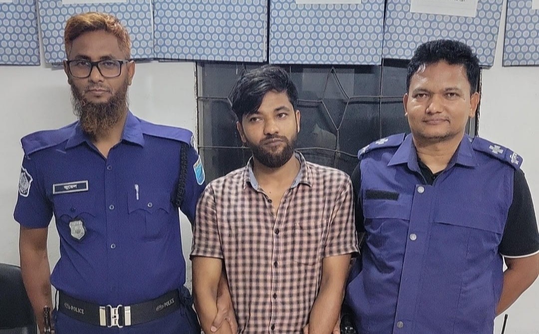 সাভারে বিদেশী পিস্তলসহ দুর্ধর্ষ সন্ত্রাসী মারুফ গ্রেফতার