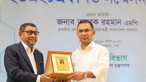 মন্ত্রী সাহেব, প্রশংসা একটু কম কইরেন: স্বাস্থ্যমন্ত্রীকে প্রধানমন্ত্রী