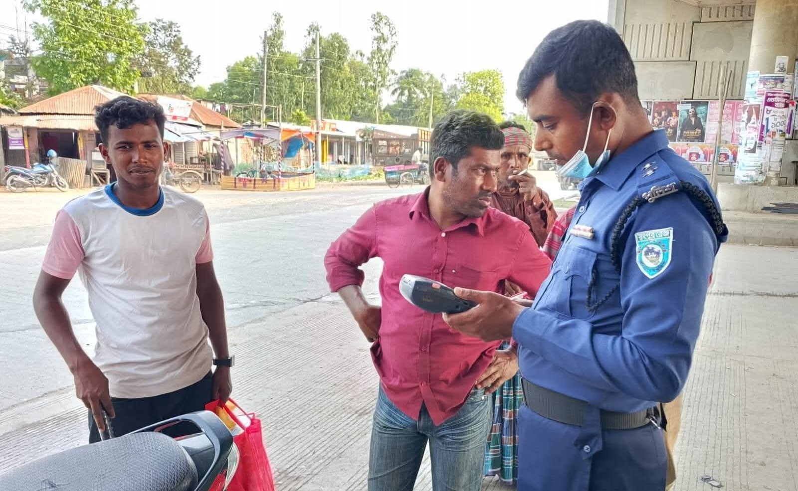 গোবিন্দগঞ্জে ট্রাফিক আইন লঙ্ঘনে দশটি মামলা, ৩১ হাজার টাকা জরিমানা