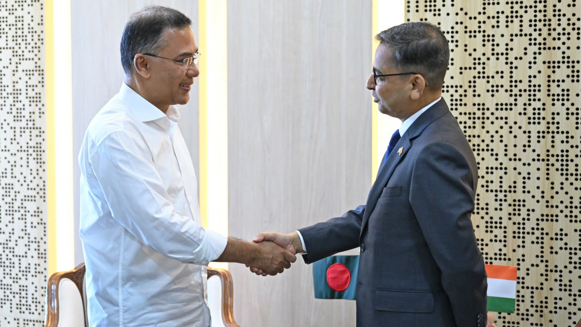 প্রধানমন্ত্রীর সঙ্গে ভারতীয় হাইকমিশনারের সাক্ষাৎ