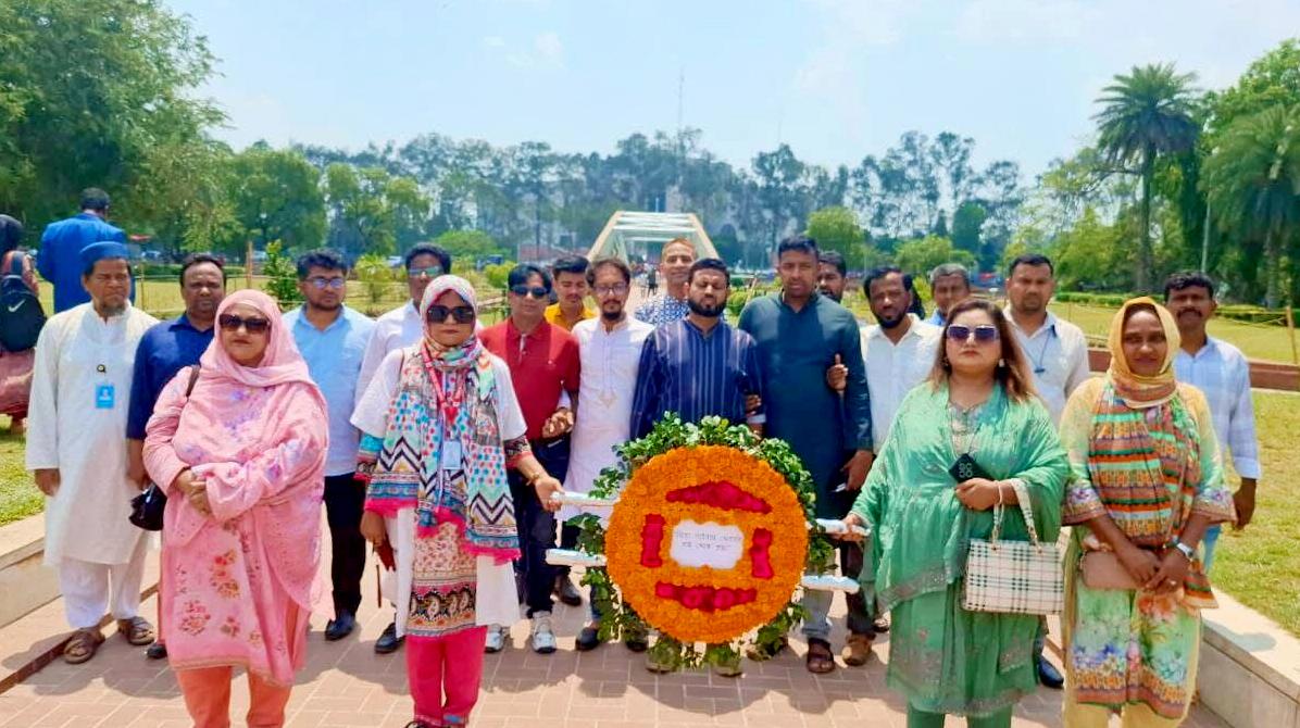 জিয়াউর রহমান ও খালেদা জিয়ার সমাধিতে ফুল দিয়ে শ্রদ্ধা জানালেন জিসাফোর নবনির্বাচিত সভাপতি-সম্পাদক