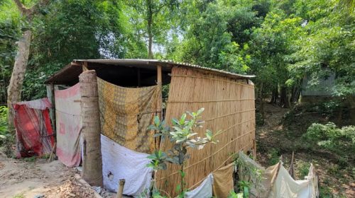 রাস্তার পাশে ঝুপড়ি ঘরে মানবেতর জীবন কবির-রাশেদা দম্পতির