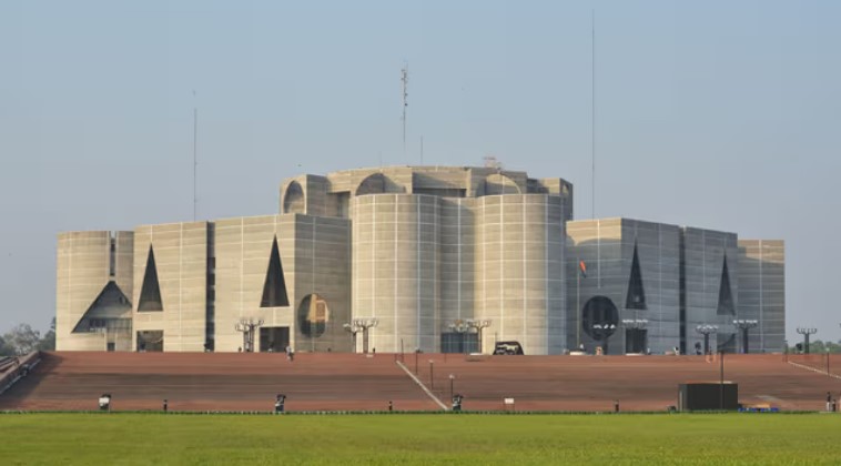 সরকারি চাকরিতে প্রবেশের নতুন বয়স নির্ধারণ