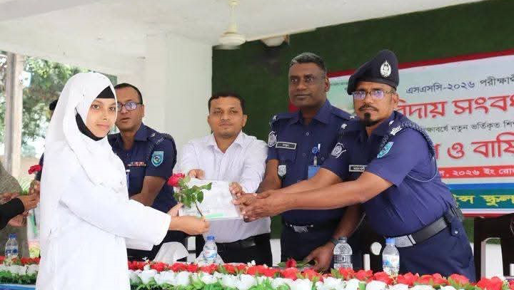 গাইবান্ধা পুলিশ লাইন্স স্কুলে বিদায় সংবর্ধনা ও নবীন বরণ অনুষ্ঠিত