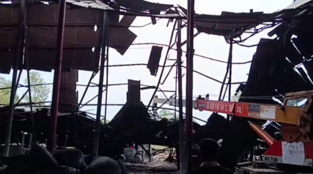 সীতাকুণ্ডে,একটি গুদামের টিনশেড ধসে দুই শ্রমিক মৃত্যু