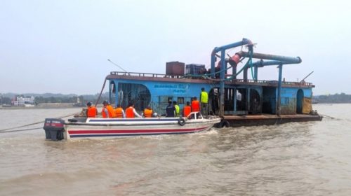 সীতাকুণ্ডে অবৈধভাবে বালু উত্তোল ৫ প্রতিষ্ঠানকে জরিমানা