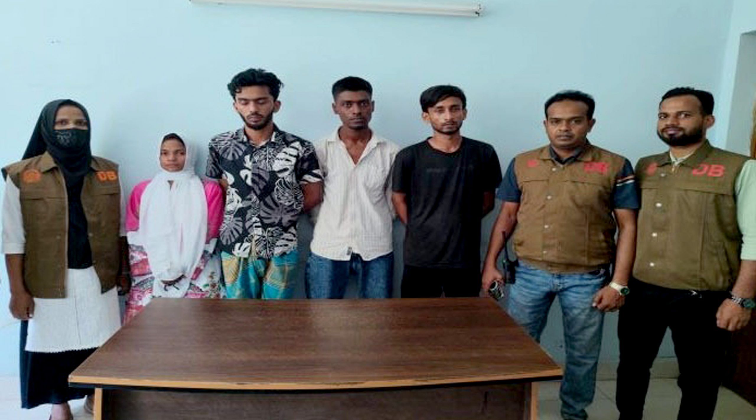 লক্ষ্মীপুরে নারী দিয়ে ফাঁদ পেতে জিম্মি করে টাকা আত্মসাৎ: গ্রেপ্তার-৪