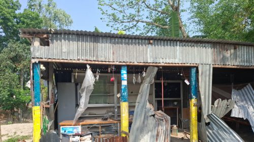 টাঙ্গাইলে তুচ্ছ ঘটনাকে কেন্দ্র করে দফায় দফায় সংঘর্ষ-হামলা ও লুটপাট