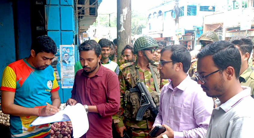 নবীগঞ্জে সড়ক ও ফুটপাত দখলমুক্তে অভিযান, ১৪ মামলায় জরিমানা ২ লাখ ৭৭ হাজার টাকা